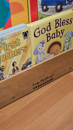 Early Childhood Resources Sturdy Wooden Book Display/ Bookshelf for Kids