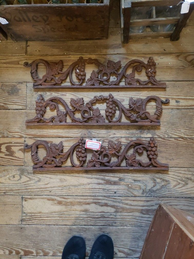 Cast Iron Grapevine 2 Piece Set
