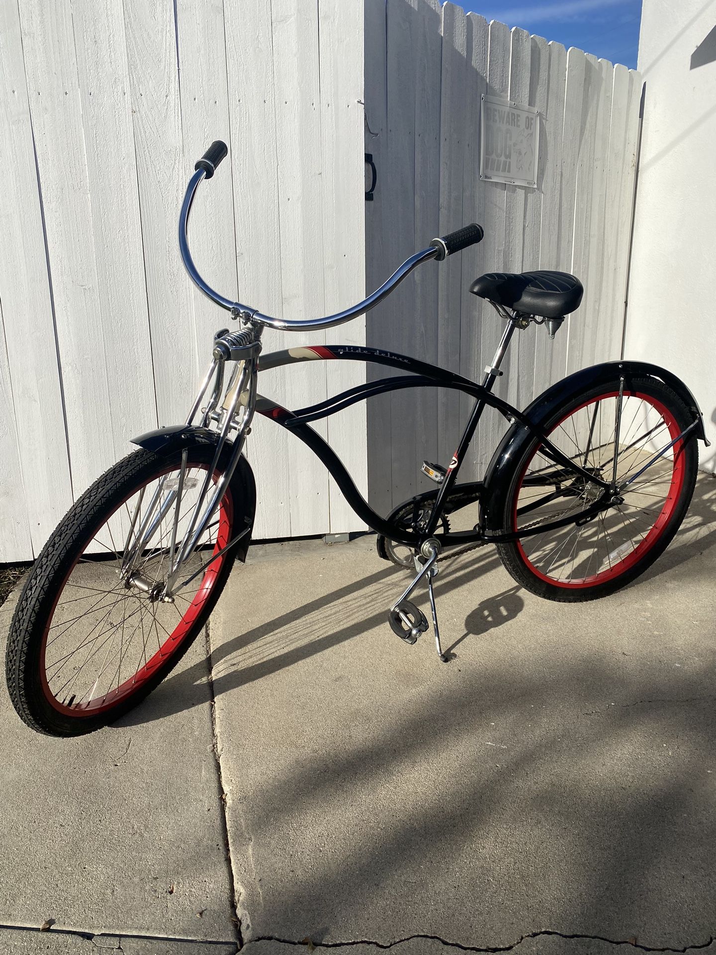 CLASSIC DYNO GLIDE DELUXE CRUISER READY TO RIDE ALONG THE BIKE PATH DOWN AT THE BEACH šļø