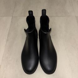 Black Rain Boots Size 7.5