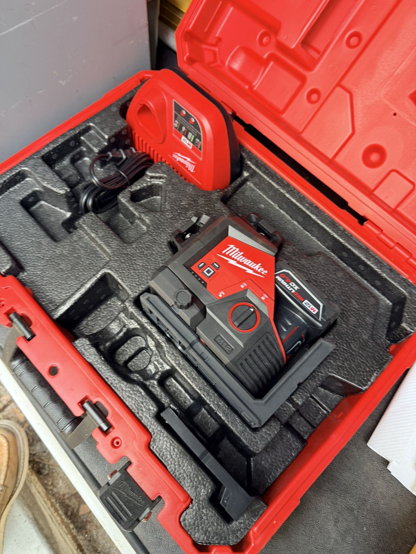 MILWAUKEE M12 LASER