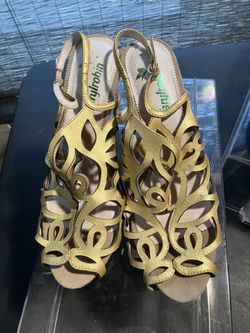 Faryl Robyn Holiday Heels