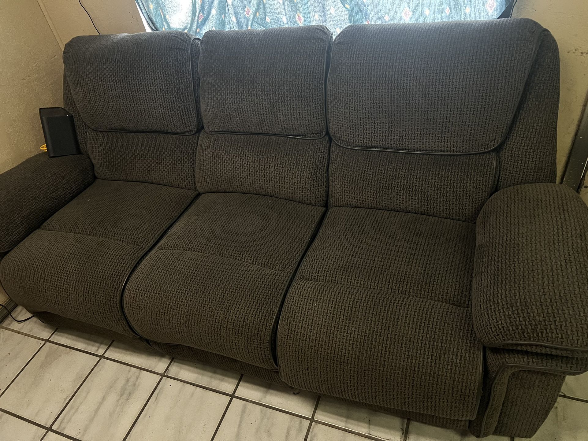Livingroom Couch Set With Recliners