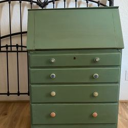 DRESSER/FOLD DOWN DESK