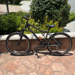 Giant 26” Mountain Bike (size Medium)
