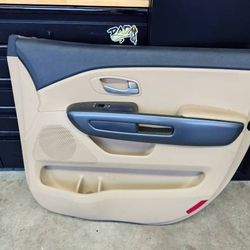 2015-18 Kia Sedona Door Panels / Trim 