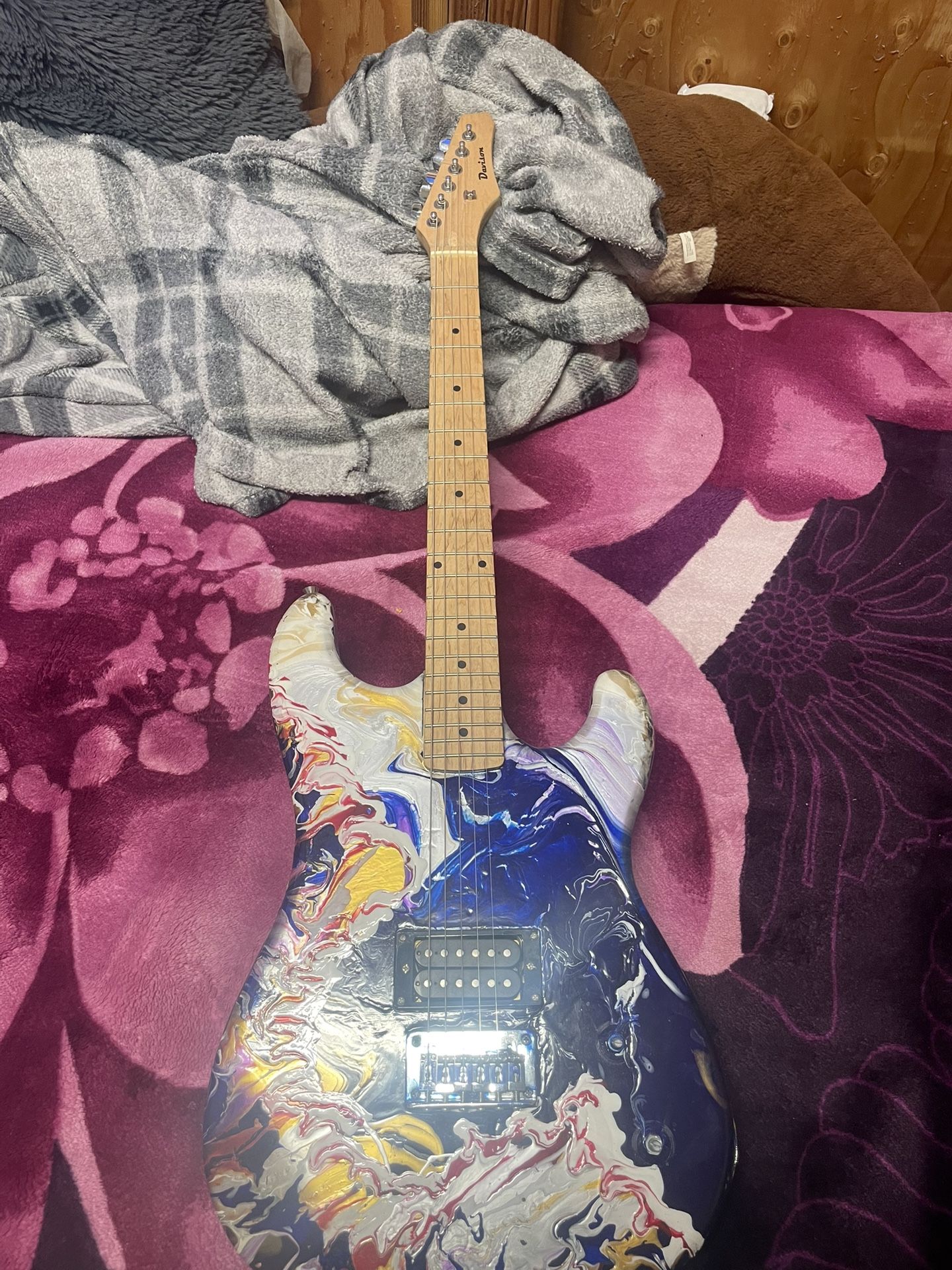 Davison electric guitar (selling for parts or to be refurbished)