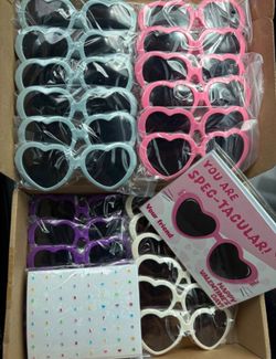 Bulk heart shaped glasses w/ Valentine cards