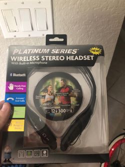 Wireless stereo headset