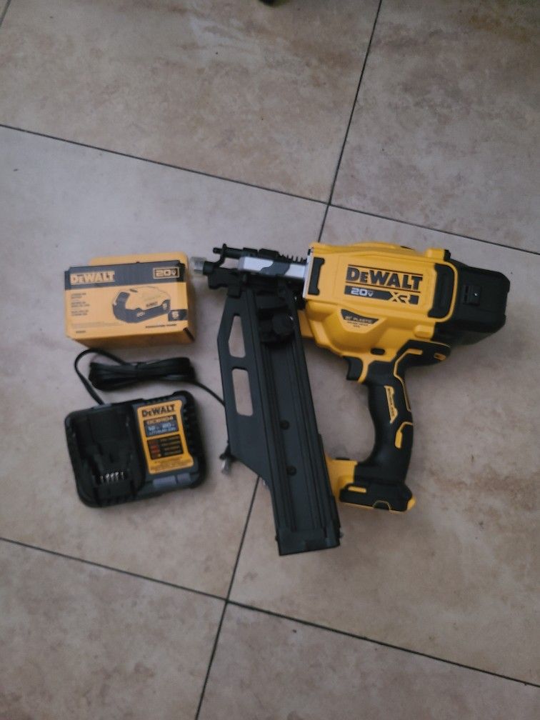Dewalt 21 ° Framing Nail Gun With 5.0 Battery And Charger New