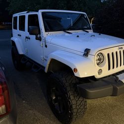 Stock White Jeep JK Sahara Fenders