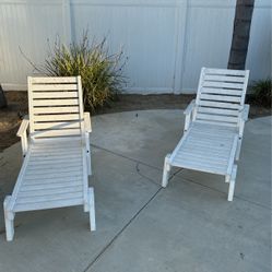 Lounge Chairs 