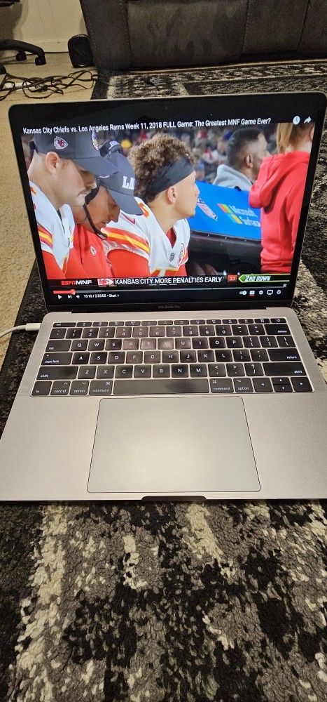 2017 APPLE MACBOOK PRO 13"