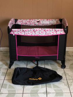 LIKE NEW MINNIE MOUSE BABY PLAY PEN/ PACK AND PLAY!!!!