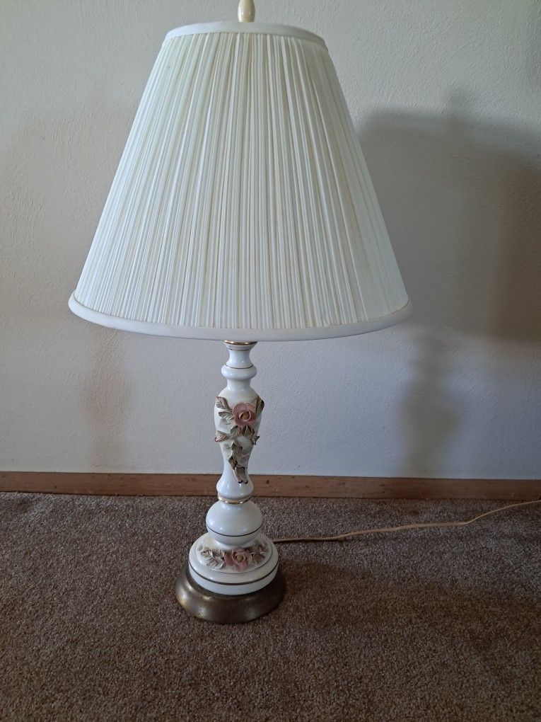 Vintage Capodimonte Porcelain Rose Themed Lamp
