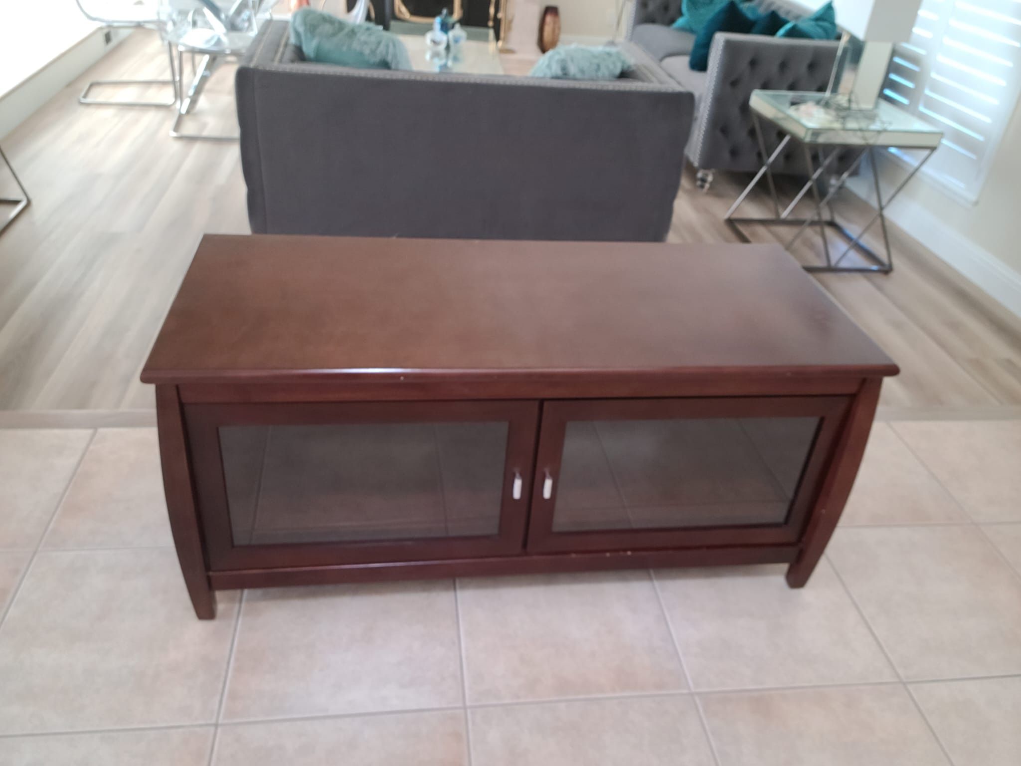 Tv Stand / Cabinet 2 Mirror Doors Solid Wood Mahagony Very Good Condition 48”x20” Like New