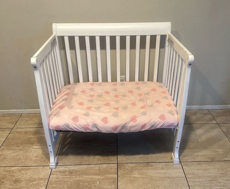 Mini Crib/ Toddler Bed