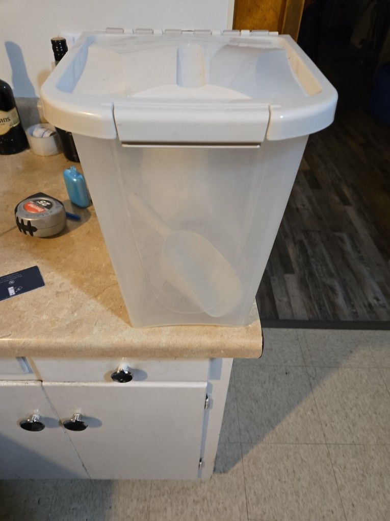 Brand New Dog/cat Food Container With Scoop