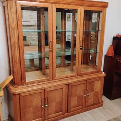 MUST GO: Hutch Display Cabinet