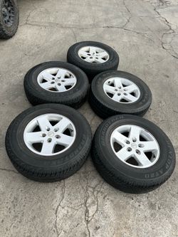 Jeep Wrangler Wheels and Tires Stock 17in 5x5