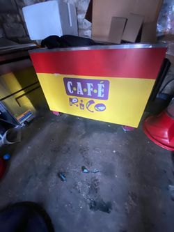 Steam table with sneeze guard