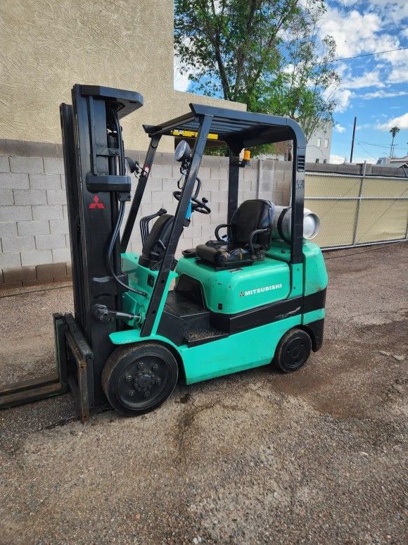 2004 Mitsubishi 5000lb Forklift