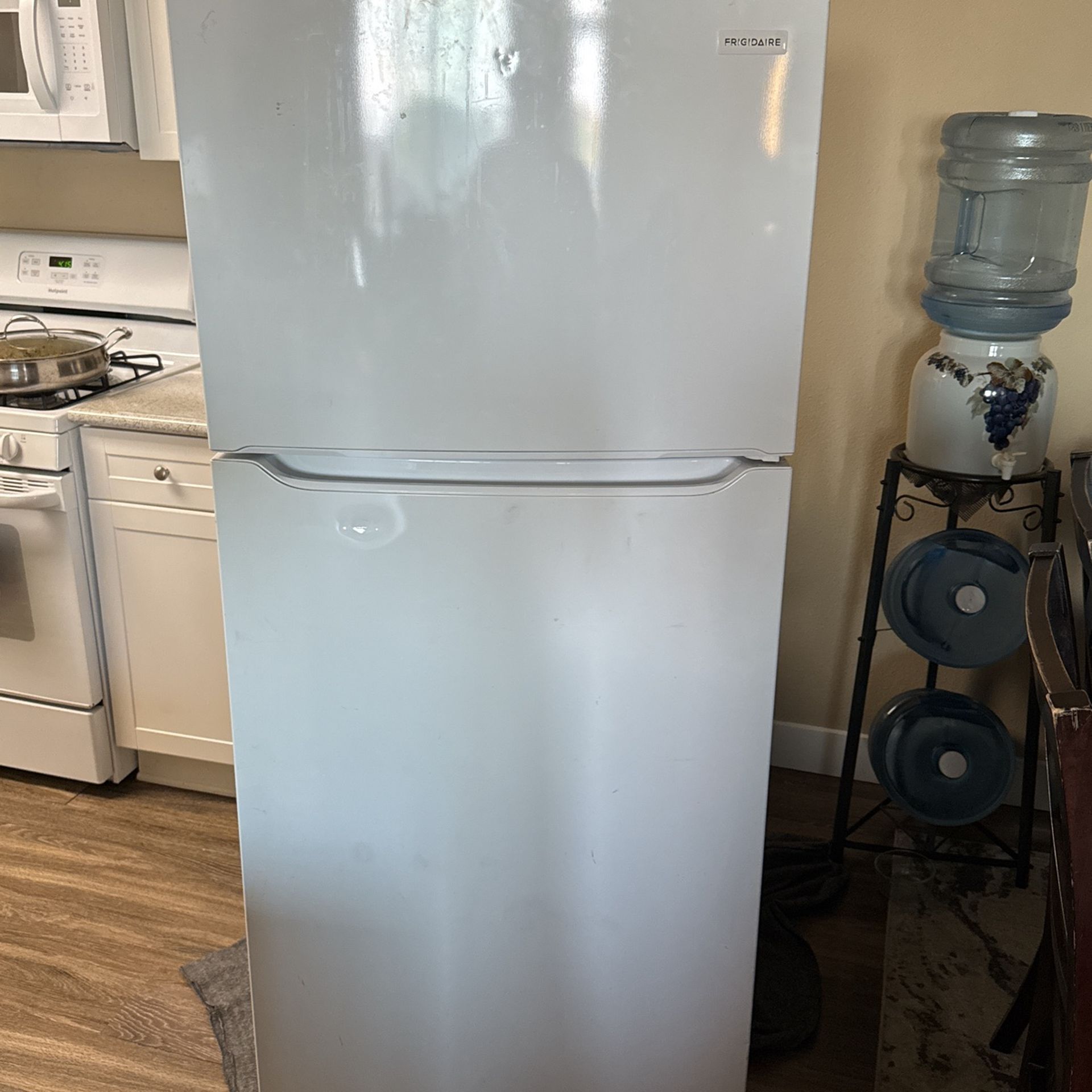 Frigidaire Top Freezer Refrigerator