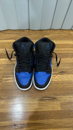 Nike Air Jordan 1 Mid "Varsity Royal"