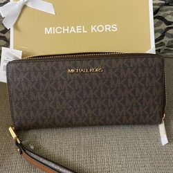 Brand new large Michael Kors wallet