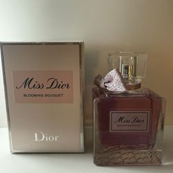 Mrs Dior 