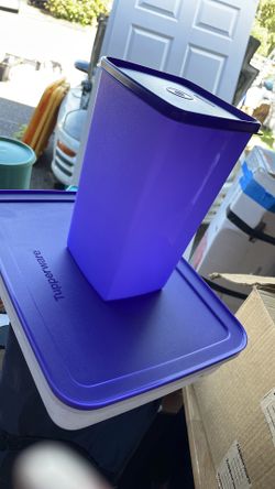 Tupperware set