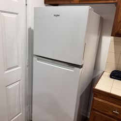 Whirlpool Refrigerator Model  WRT313CZLW00 Excellent Condition Like New