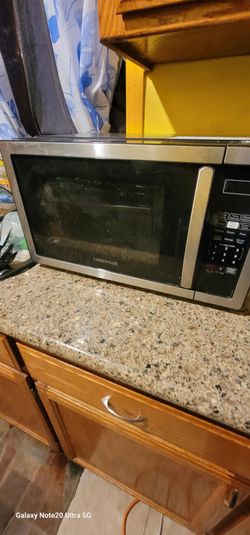 Microwave in excellent condition firm price