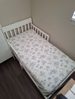 Toddler bed with mattress