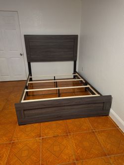 Queen headboard great condition
