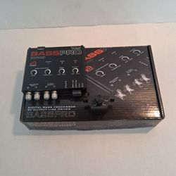 MASSIVE AUDIO DIGITAL BASS PROCESSOR WITH 9V LINEDRIVER OUTPUT 