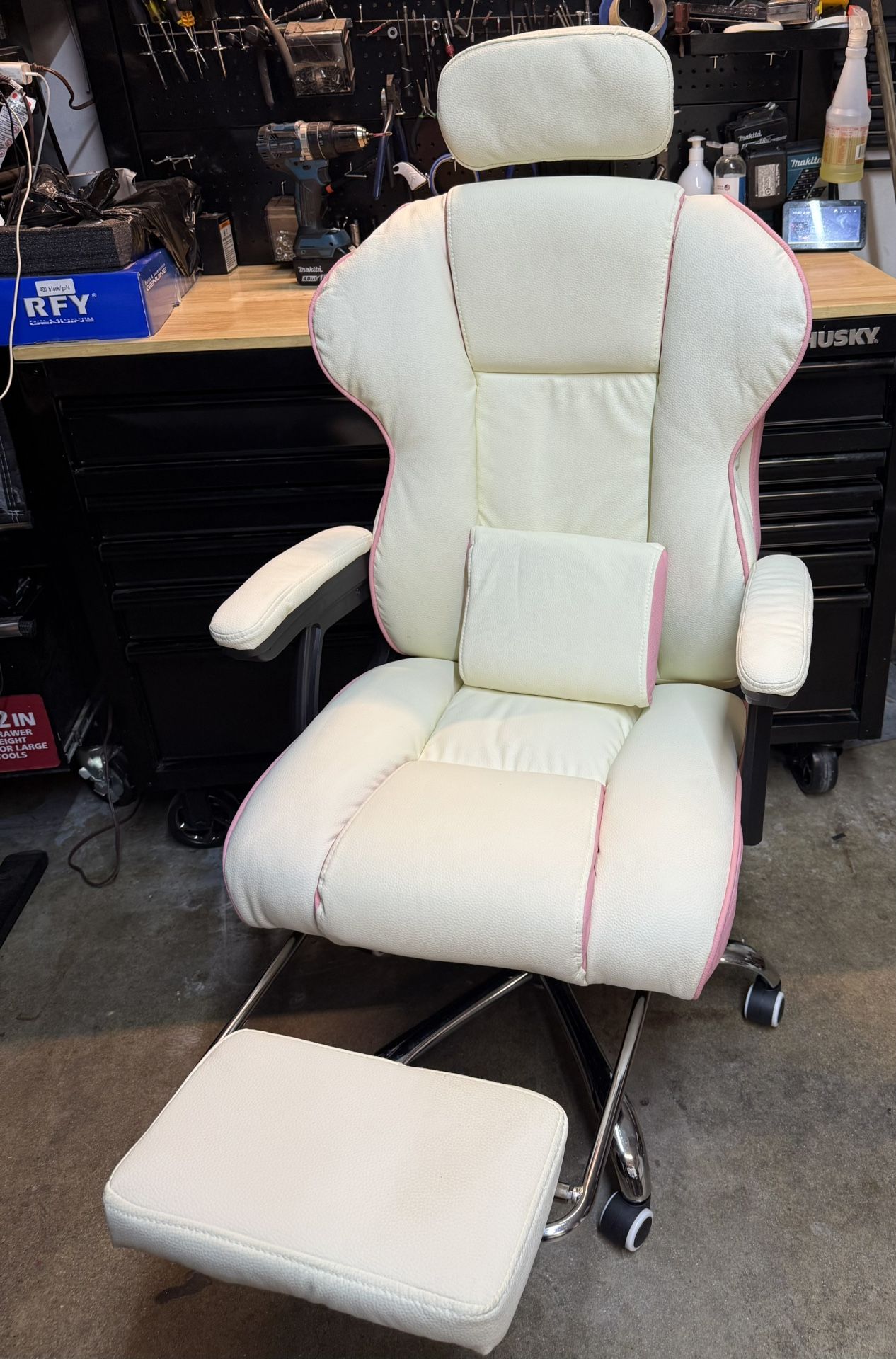 New Office Chair Gaming Chair With Foot Rest Reclines 160 degrees