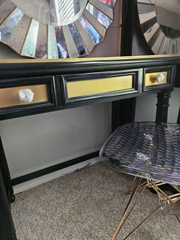 Custom Vanity Make Up Desk