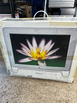 Apple Cinema Display HD 23”