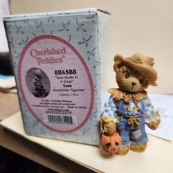 GENTLY USED CHERISHED TEDDIES #884-588. YOUR SMILE IS A TREAT  2001