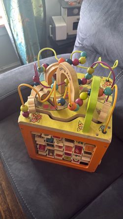 B. Toys Zany Zoo Wooden Activity Cube