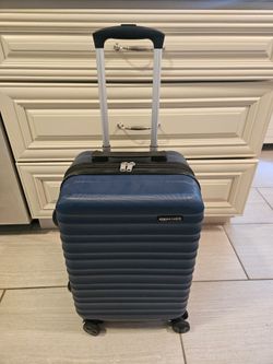 Amazon Basics 21-inch hardside carry-on spinner luggage suitcase Navy Blue