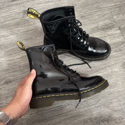Black Woman’s Dr Martens - Size 6 US W