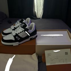 size 9 black and white trainers