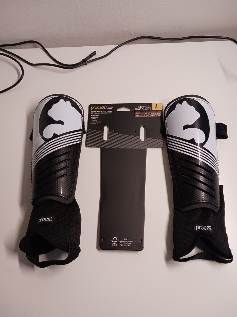 Shinguard and ankle sock New size L.
Only 10 dollars.
Incredible deal
