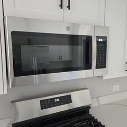 Brand New GE Microwave Oven