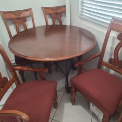 Good Condition! Rustic Table / 4 Chairs. Wood/Metal/Cloth 