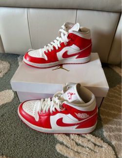 Jordan 1 mid