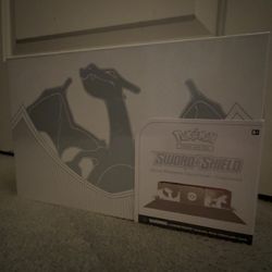 Pokémon premium Charizard collection box