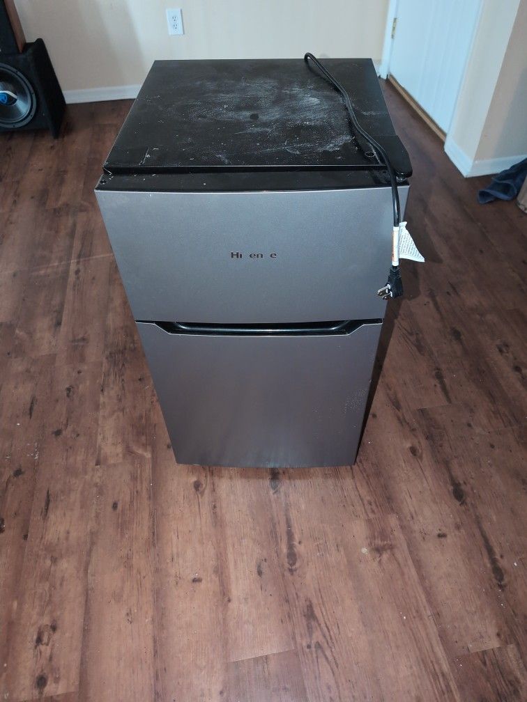 Hisense Mini Fridge/Freezer
